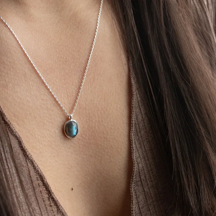 Necklaces Tashi Silver Cab Oval Labraorite Necklace