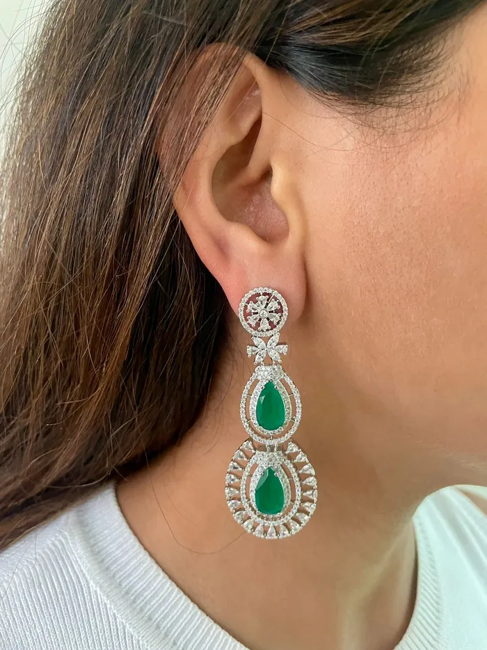Necklaces PRERTO ECOMMERCE PRIVATE LIMITED Maharani 5 Layer Hexagon Set Oval Dimonte Dual Emerald Drops Necklace Set Necklace Earrings