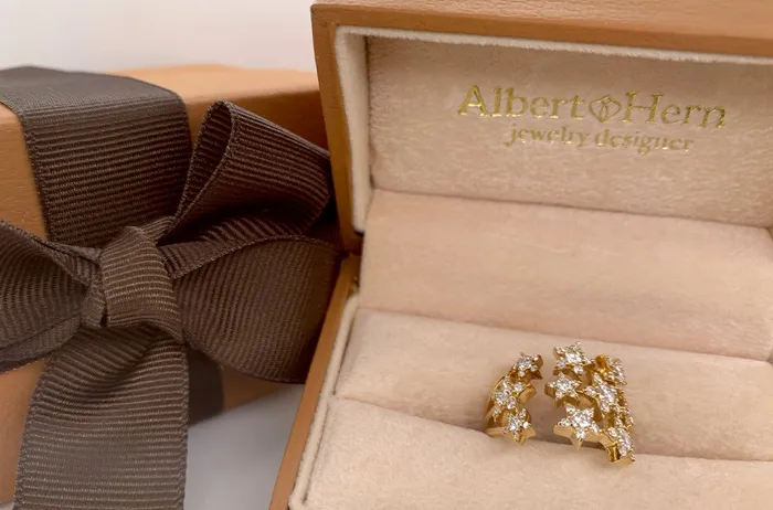 Albert Hern Rings Ring 18kt Gold Hugging Stars Diamonds