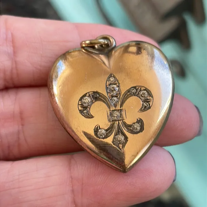 Heart Locket Fleur de Lis Gold Filled Antique As Found Vintage Paris Jewelry Necklaces Heart Locket Fleur de Lis Gold Filled Antique As Found Vintage Paris Jewelry Necklaces