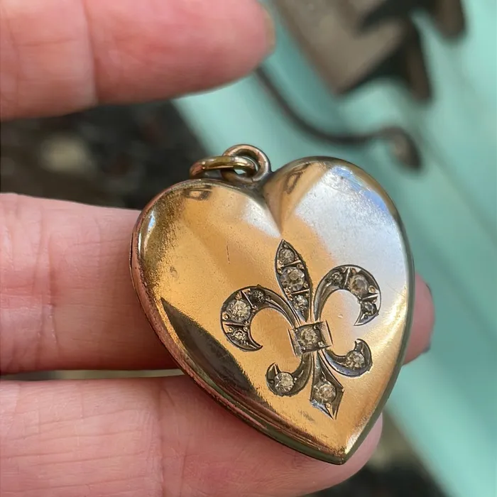 Heart Locket Fleur de Lis Gold Filled Antique As Found Vintage Paris Jewelry Necklaces Heart Locket Fleur de Lis Gold Filled Antique As Found Vintage Paris Jewelry Necklaces