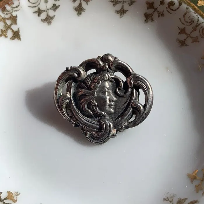 Love Vintage Paris Nouveau Swirling Goddess Dainty Brooch Sterling Front Antique Necklaces