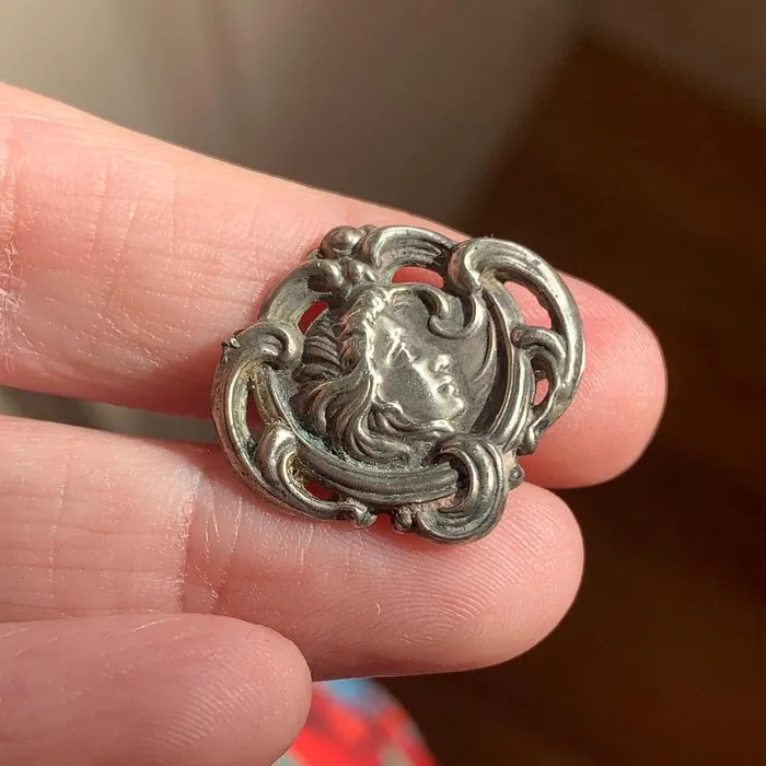 Love Vintage Paris Nouveau Swirling Goddess Dainty Brooch Sterling Front Antique Necklaces